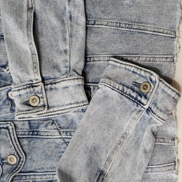 HOLLISTER light wash denim jacket - Picture 13 of 15